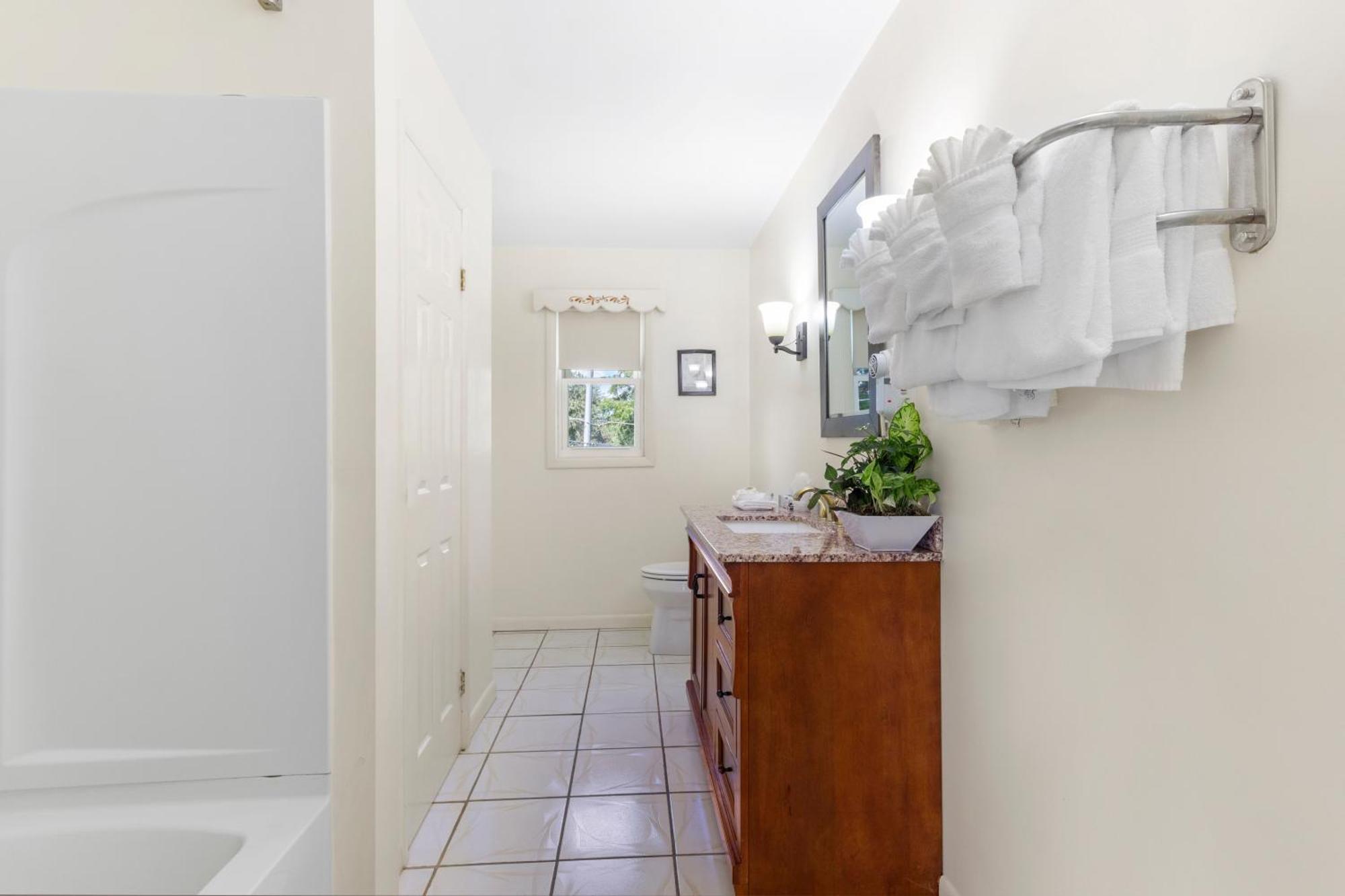 Blue Spruce Inn & Suites Valatie Bagian luar foto